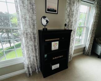 PRICE: $60
WOODEN BOOKSHELF
32”W x 13.5”D x 48”H