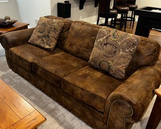 PRICE: $400
BROYHILL FURNITURE BROWN 3 CUSHION SOFA
89”L x 37”W x 36”H