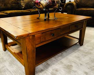 PRICE: $260
ATTIC HEIRLOOMS BY BROYHILL SOLID OAK COFFEE TABLE WITH 2 DRAWERS
50”L x 32”W x 19”H