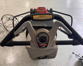 PRICE: $160.00
Honda Lawnmower
***The mover hasn’t been used for a while and won’t start. Sold as is.***