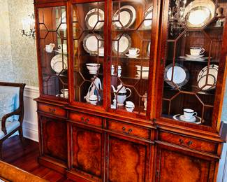 50% OFF ORIGINAL PRICE: $800
GEORGIAN STYLE MAHOGANY CHINA CABINET (DOVE TAIL DRAWERS / TOUCH LIGHTING)
84”W x 18”D x 84”H
