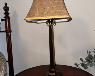 50% OFF ORIGINAL PRICE: $40 / EACH
BROWN METAL TABLE LAMP- 2 AVAILABLE
27”H