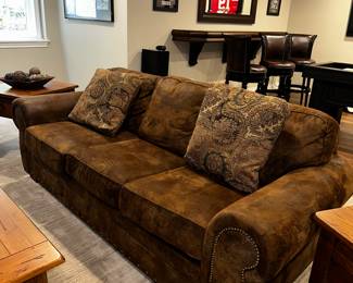 PRICE: $400
BROYHILL FURNITURE BROWN 3 CUSHION SOFA
89”L x 37”W x 36”H