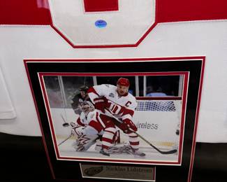 PRICE: $500
LIDSTROM SIGNED JERSEY FRAMED