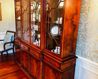 50% OFF ORIGINAL PRICE: $800
GEORGIAN STYLE MAHOGANY CHINA CABINET (DOVE TAIL DRAWERS / TOUCH LIGHTING)
84”W x 18”D x 84”H
