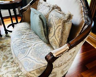 50% OFF ORIGINAL PRICE: $400
FRENCH STYLE SETTEE
47”L x 25”D x 38”H