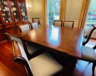PRICE:$1,500
REGENCY STYLE GRAND DINING ROOM TABLE WITH 10 CHAIRS
74”L x 74”W x 30”H
2 BREAD BOARD LEAVES
30”W x 74”L