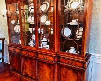 50% OFF ORIGINAL PRICE: $800
GEORGIAN STYLE MAHOGANY CHINA CABINET (DOVE TAIL DRAWERS / TOUCH LIGHTING)
84”W x 18”D x 84”H