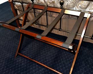 PRICE: $40
LUGGAGE RACK