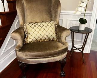 20% OFF ORIGINAL PRICE: $900
STICKLEY FURNITURE WILLIAMSBURG RESERVE COLLECTION QUEEN ANNE WINGBACK ARMCHAIR ( BEIGE VELVET)
36”W x 36”D x 47”H