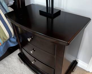 PRICE: $500
MODERN DARK BROWN QUEEN SIZE BEDROOM SET
DARK BROWN TALL CHEST OF DRAWERS
46”W x 20.5”D x 52”H
QUEEN SIZE BED WITH DRAWERS
64”W x 90” L x 50.5”H
2 NIGHTSTANDS
30”W x 18”D x 29.5”H