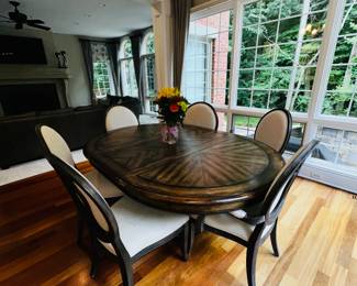 PRICE: $500 FIRM
FRONTGATE OVAL DINING TABLE (SOME SURFACE IMPERFECTIONS THAT CAN BE EASILY TOUCHED UP)
TABLE 55”L x 55”W x 30”H LEAF 20" x 55"