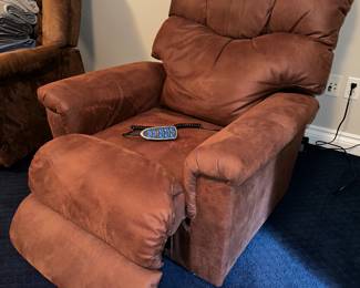 PRICE: $300
RUST BROWN LA-Z-BOY MICROFIBER UPHOLSTERED POWER RECLINER
37”W x 35”D x 40”H