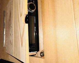 PRICE: $4,200
SUNLIGHTEN MPULSE INFRARED SAUNA (2023)
51.5”W x 47”D x 78.5”H
