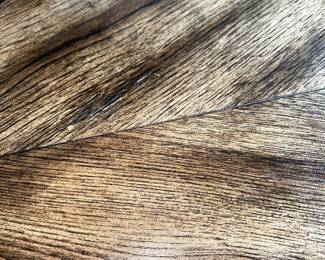 PRICE: $500 FIRM
FRONTGATE OVAL DINING TABLE (SOME SURFACE IMPERFECTIONS THAT CAN BE EASILY TOUCHED UP)
TABLE 55”L x 55”W x 30”H LEAF 20" x 55"