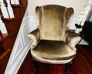 20% OFF ORIGINAL PRICE: $900
STICKLEY FURNITURE WILLIAMSBURG RESERVE COLLECTION QUEEN ANNE WINGBACK ARMCHAIR ( BEIGE VELVET)
36”W x 36”D x 47”H