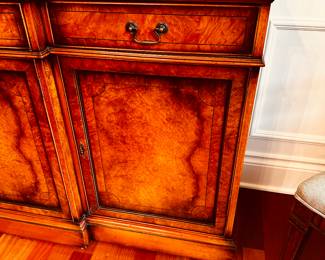 50% OFF ORIGINAL PRICE: $800
GEORGIAN STYLE MAHOGANY CHINA CABINET (DOVE TAIL DRAWERS / TOUCH LIGHTING)
84”W x 18”D x 84”H