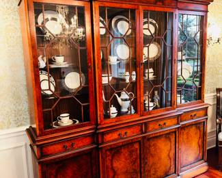 50% OFF ORIGINAL PRICE: $800
GEORGIAN STYLE MAHOGANY CHINA CABINET (DOVE TAIL DRAWERS / TOUCH LIGHTING)
84”W x 18”D x 84”H