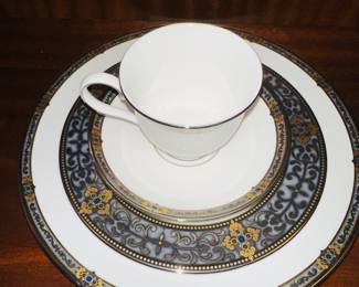PRICE: $500
LENOX VINTAGE JEWEL 8 PLACE SETTINGS FINE CHINA SET - MADE IN USA