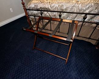 PRICE: $40
LUGGAGE RACK