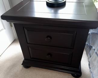 PRICE: $600
BROYHILL DARK BROWN QUEEN BEDROOM SET ( PROFESSIONALLY REPAINTED)
DRESSER WITH MIRROR
54”L x 18”D x 31”H
MIRROR
46”H x 48”W
TWO NIGHTSTANDS
26”W x 17”D x 25”H
QUEEN BED FRAME
87”L x 67”W x 50”H