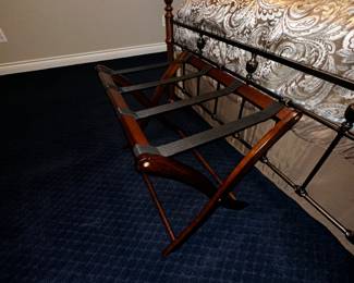 PRICE: $40
LUGGAGE RACK