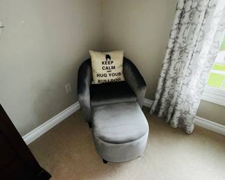 PRICE: $75/EACH
2 GRAY VELVET CLUB CHAIRS WITH OTTOMAN
27”W x 25”D x 27.5”H
OTTOMAN
18”W x 18”L x 15”H