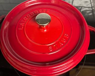 Staub Round Dutch Oven 