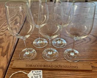 P145 - $30 - Set of 5 Schott Zwiesel 9" wine glasses. 