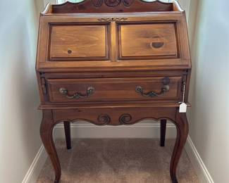 P48 - $65. Vintage Ethan Allen Desk. Measures 30" wide x 16" deep x 43" tall. 