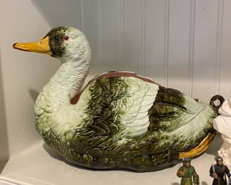 P181 - $20 - Duck Soup Tureen