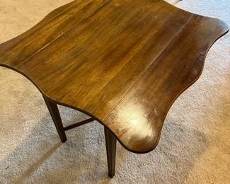 P57 - $95. Century Furniture, Henry Ford Museum small drop leaf side table. Measures 31.5 x 17 x 27" Leaves add 14" total. 