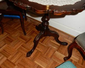 Beautiful mahogany Duncan Phyfe style pie crust table