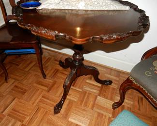Beautiful mahogany Duncan Phyfe style pie crust table