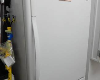 Amana 19 cu ft bottom freezer refrigerator
