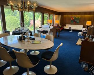 Stunning 1960s Knoll white marble dining table with tulip base and 8 matching chairs. All Knoll furniture comes with original Knoll catalogs!