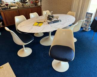 1960s Knoll white marble dining table is 78.5x48x28" with eight chairs. In fantastic  condition!