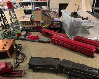 American Flyer HO scale train items, old! Metal tracks, sets and more. 
Vintage train table for HO SCALE trains, table is 48x48".
Lots of plastic but vintage Bachmann train sets too