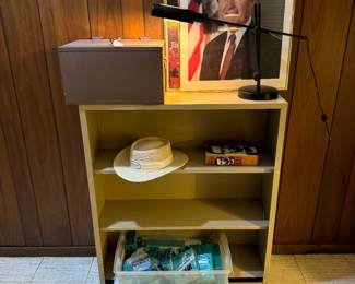 Fire proof locking safe with key on top