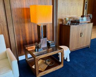 Pair of cube mid-century end tables, by Hammary. 26x26x18". Neat brass and marble alma mater sculpture
