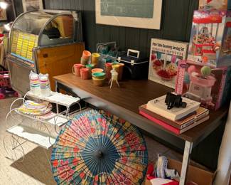 Chrome legs table (3 total) is 60x30x30". So much cute and fun vintage!