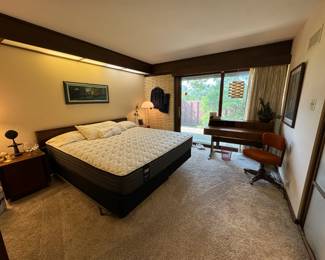 Sealy king size bed from Illini mattress. Used for 1 year. 