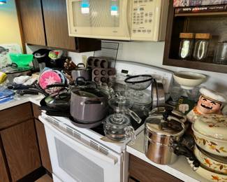 Glass Pyrex pots and pans