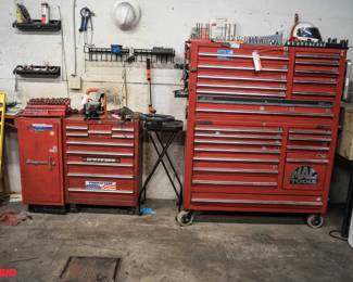  Mac Tools MO-MB1500 & MB1720 multi-drawer tool chests contains various hand tools, socket sets, adjustable wrenches, screwdrivers, ratchets, multi-meters & MRO