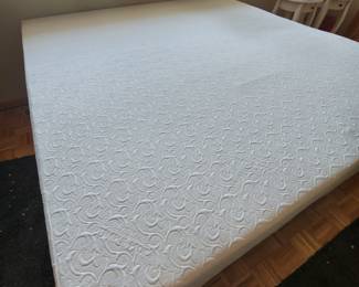 King Size Tempurpedic Bed