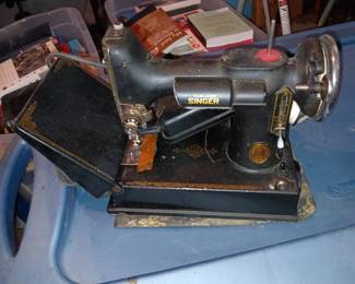 Singer Featherweight Sewing Machine