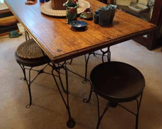 Oak and Iron Table with 4 Stools