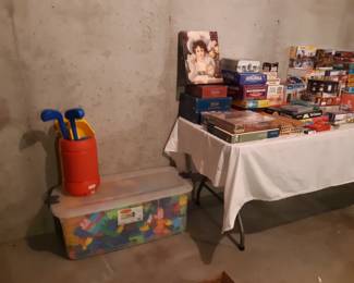 That large tote holds a very large amount of duplo blocks.