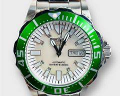 Invicta Pro Diver Green & Mother of Pearl Automatic Divers Watch Model No. 2844
