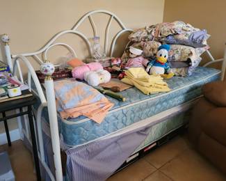 trundle bed